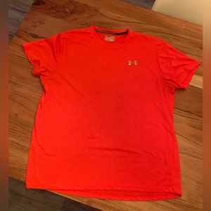 Under Armour tshirt